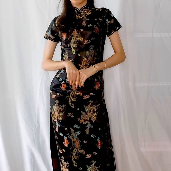 Chinese style black cheongsam (dress) - Picture 1 of 3